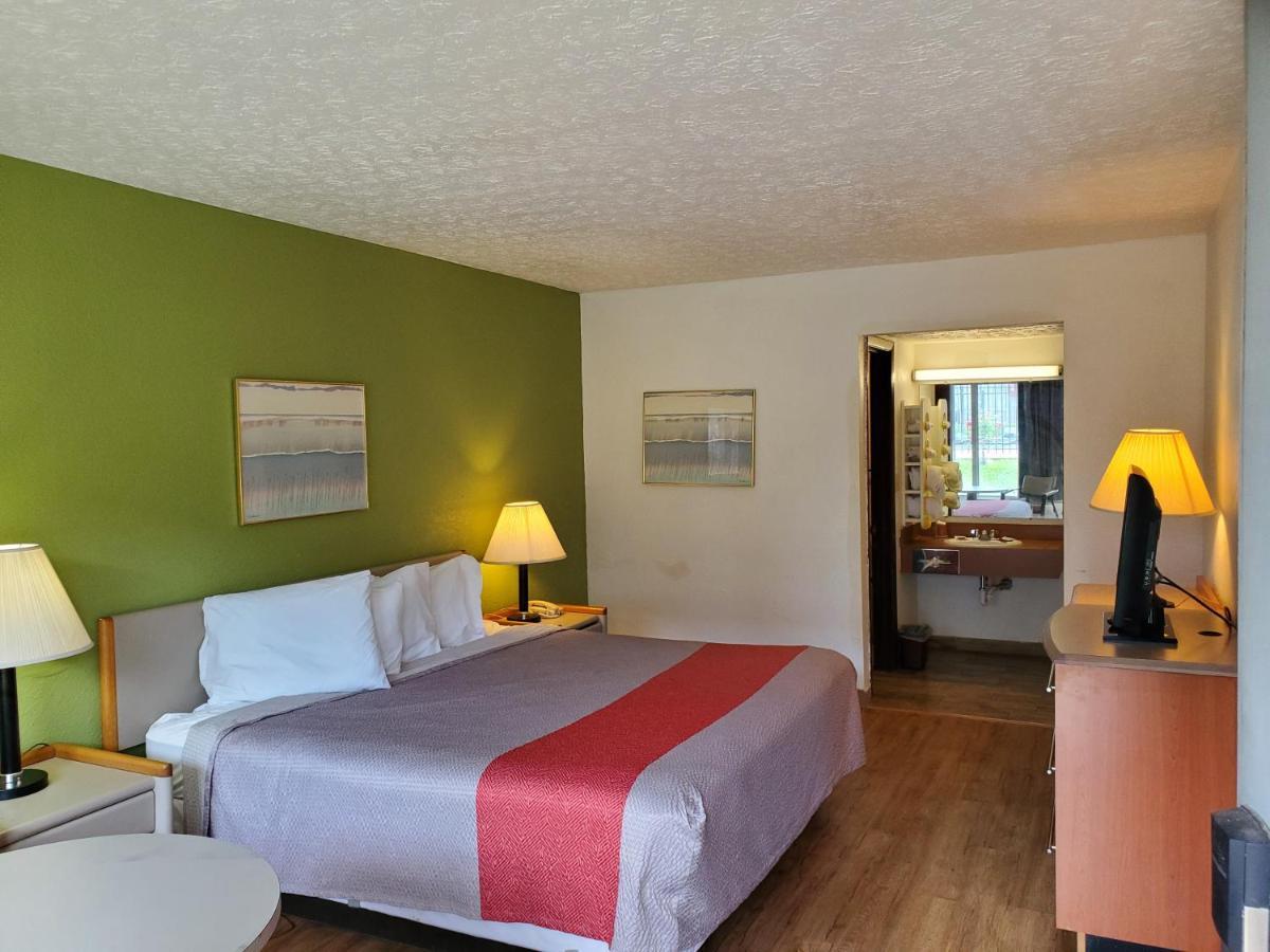 Fairbridge Inn Express Frankfort Bagian luar foto