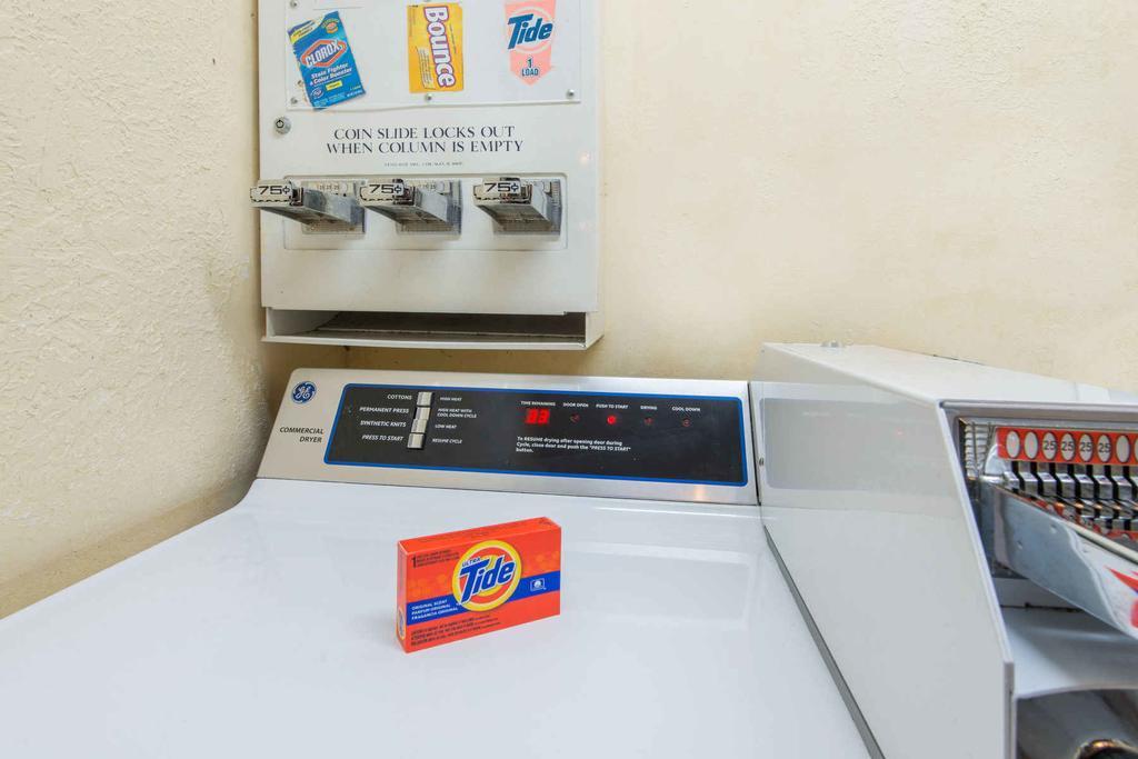Fairbridge Inn Express Frankfort Bagian luar foto